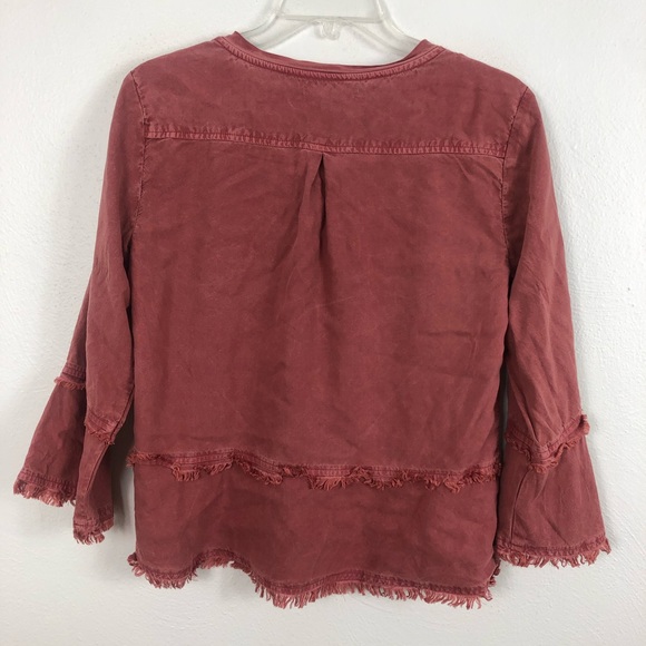 Cloth & Stone V-Neck Frayed Chambray Mauve Blouse - Picture 7 of 9